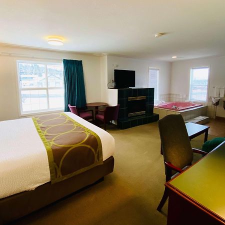 Super 8 By Wyndham 100 Mile House Otel Dış mekan fotoğraf
