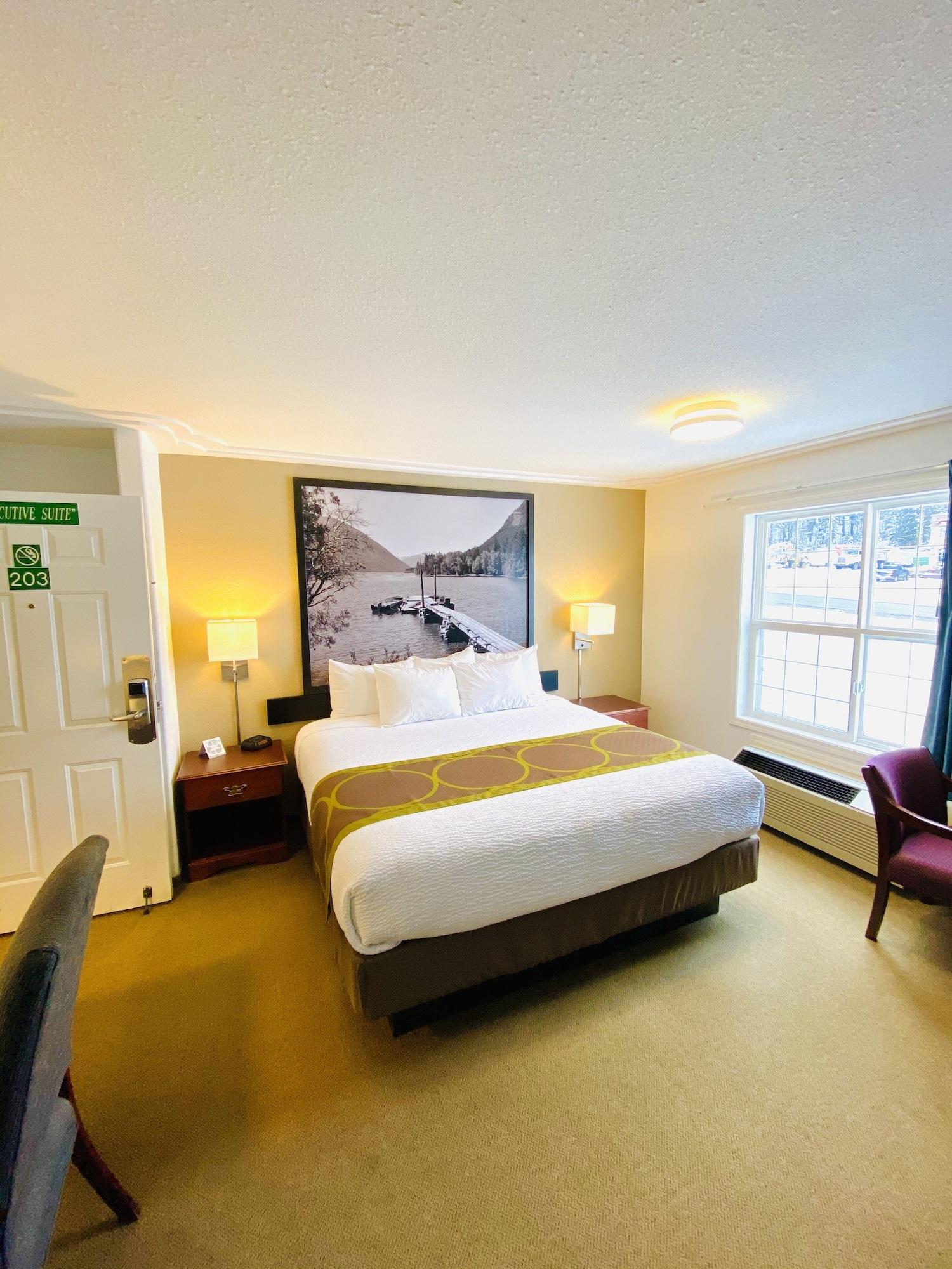 Super 8 By Wyndham 100 Mile House Otel Dış mekan fotoğraf