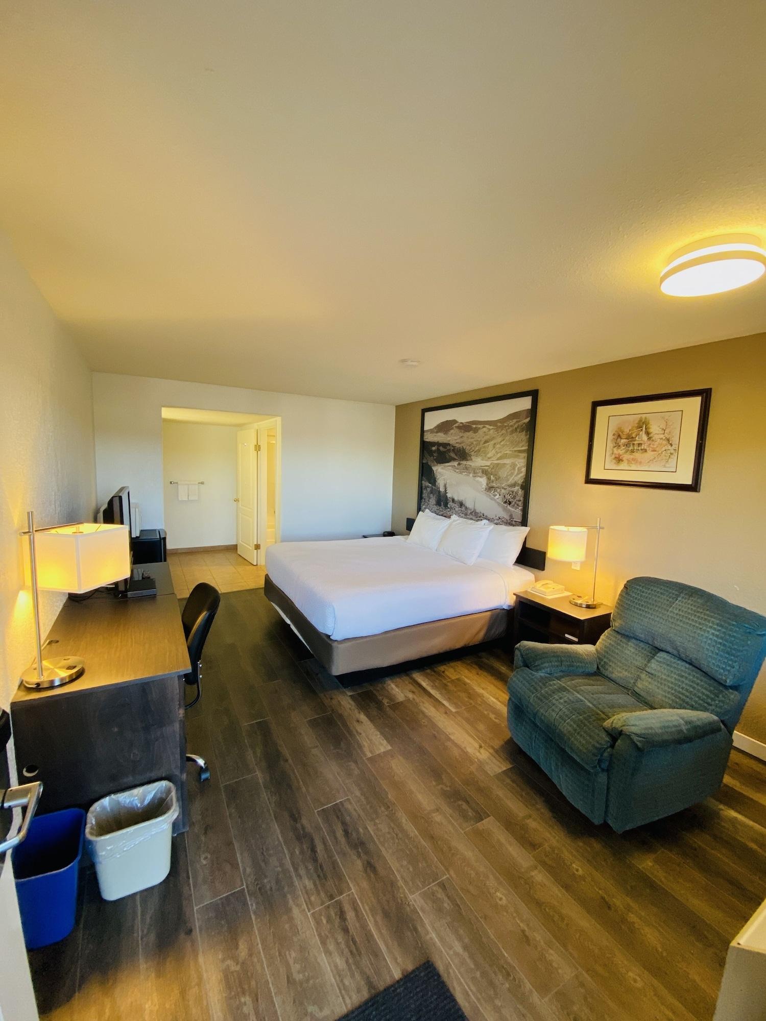 Super 8 By Wyndham 100 Mile House Otel Dış mekan fotoğraf