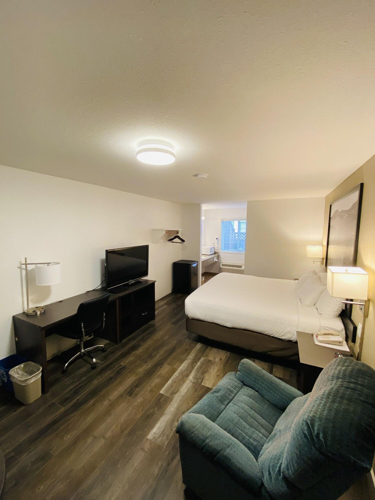 Super 8 By Wyndham 100 Mile House Otel Dış mekan fotoğraf