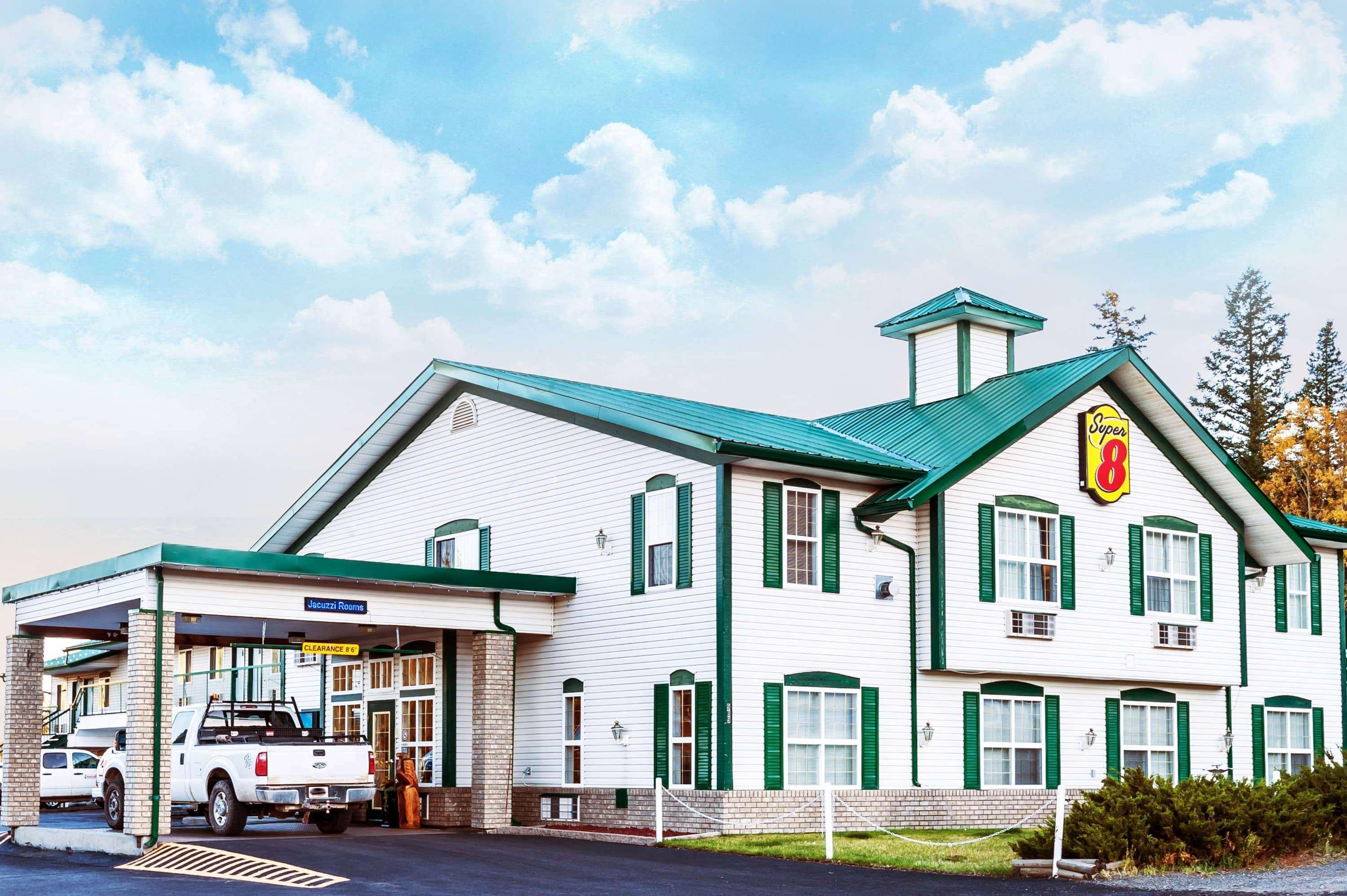 Super 8 By Wyndham 100 Mile House Otel Dış mekan fotoğraf